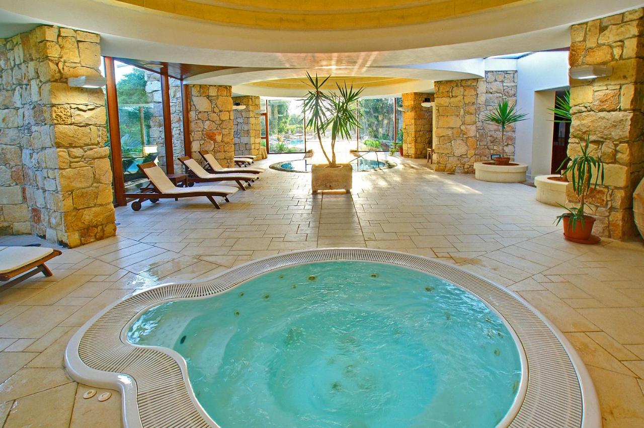 Hotel Ta Cenc & Spa | binnenzwembad